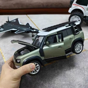 1:18 Land Rover Defender all-function alloy model - Picture 1 of 6