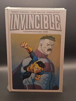 Invincible Compendium Vol 1 HC Tapa Dura SELLADA Foto 1 de 4