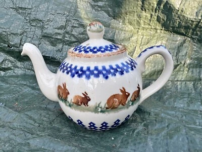 VINTAGE BRIXTON POTTERY RABBIT DESIGN TEAPOT ENGLISH COUNTRY STYLE SPONGEWARE - Image 1 of 4