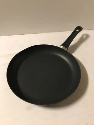Sartén antiadherente clásica Scanpan, negra, 10,25 pulgadas Foto 1 de 2