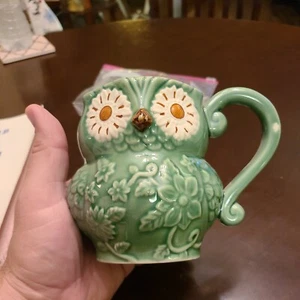 Taza de café esmaltado pintada a mano búho floral verde 3D Pier 1 Imports 4,5"" de alto - Imagen 1 de 12