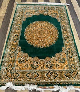 Tappeto lucido in seta 100x150 cm verde smeraldo e medaglione oro - Foto 1 di 5