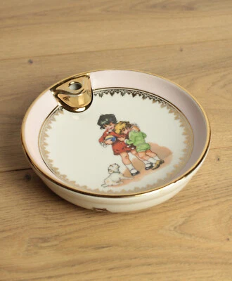 assiette chauffante bébé en céramique motif enfant et un chien signé Limoges - Photo 1/4
