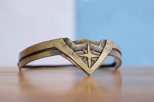 Wonder Woman Tiara Fascia Adulti Bambini Costume Cosplay Halloween Outfit Eroe - Foto 1 di 5