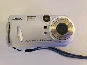 Sony Cyber-shot DSC-P72 3.2MP Digital Camera - Silver Parts Works Battery Comp. - Picture 1 of 13