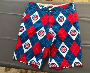 Loudmouth Golfshorts Herren 32 Chicago Cubs Allover-Druck blau rot weiß gebraucht, in einwandfreiem Zustand - Bild 1 von 7