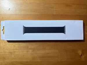 BOUCLE SOLO TRESSÉE APPLE WATCH 45 MM - MINUIT, MPD23AM/A - TAILLE 7 - Photo 1 sur 5