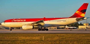 Airbus A-330 A330-200 Avianca Desktop Kiln Dry Wood New Model Small Scale 1/200 - Picture 1 of 10