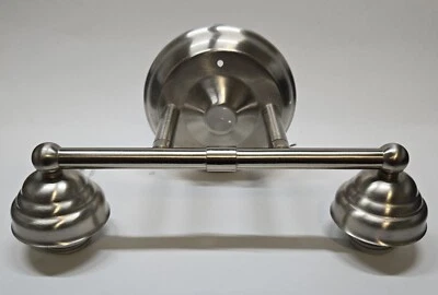 Luz de tocador Hampton Bay Ashhurst 2 luces de níquel cepillado + pantallas de vidrio esmerilado Foto 1 de 4