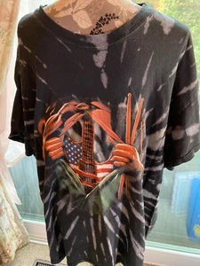 T-shirt Port & Company tête de guitare drapeau USA 2XL 30” L 56” C musique 008-028 - Photo 1/8