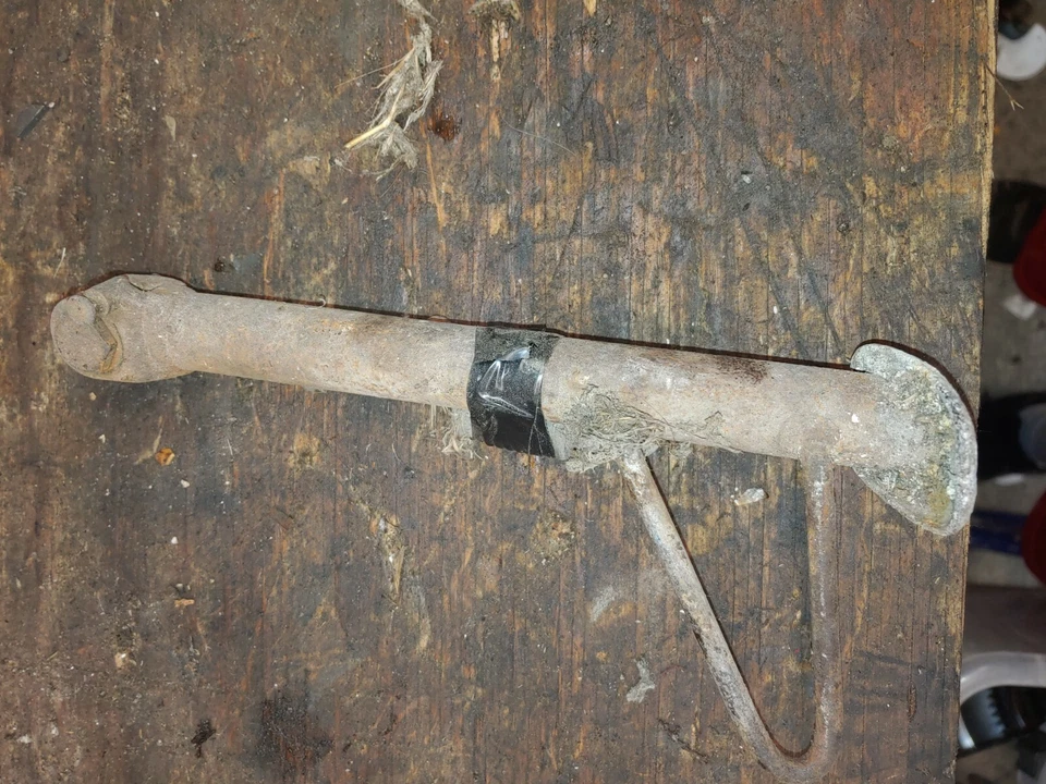 Honda CB400A 1978 soporte con perno de resorte y tuerca Foto 1 de 2