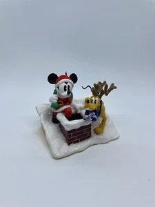 Hallmark 2005 Andenken Ornament Weihnachtsmänner Helfer Disney Mickey und Pluto - Bild 1 von 5