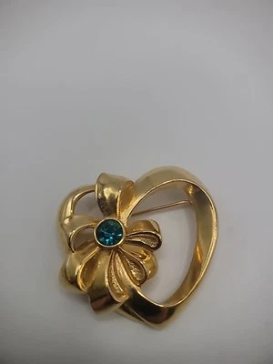 Vintage Avon Brooch Pin Gold Tone Heart Bow Green Blue Crystal Jewelry Costume - Image 1 of 4