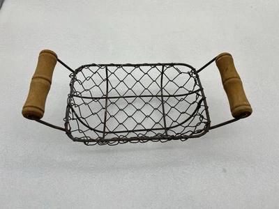 Small Primitive Rectangle Wire Basket with Wood Handles Farmhouse / Country - Image 1 of 4