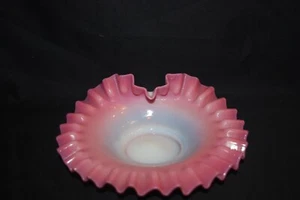 BEAUTIFUL VICTORIAN PINK OPAQUE SMALL ART GLASS BRIDE'S BOWL 1880S - Picture 1 of 3