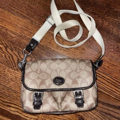 Bolso Mensajero Pequeño Coach Beije - Ligeramente Usado, Marketing’s Mostrado en Fotos Foto 1 de 4