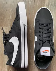 Scarpe da tennis NIKE Court Royale ~ tela bianca e nera ~ donna taglia 11 ~ NUOVE ~ - Foto 1 di 6