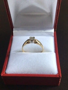 9ct GOLD DIAMOND SOLITAIRE ENGAGEMENT RING SIZE M IN BN BOX - Picture 1 of 10