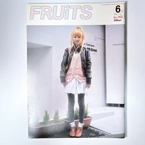 FRUiTS 2009 No.143 Japanese Women Girls Street Fashion Magazine Harajuku Japan - Imagen 1 de 24