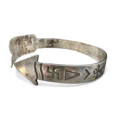 Brazalete Brazalete Flecha Leña Giratoria Era Harvey Plata Esterlina 925 Nativo Foto 1 de 4