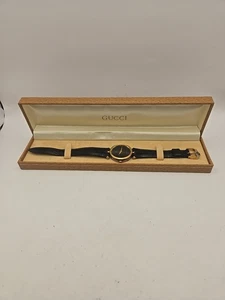 Vintage GUCCI SHELLY LINE 30mm Black Dial Swiss Made Quartz Wristwatch - Picture 1 of 10