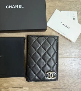Neu Chanel 25S Passport Holder Schwarz Gesteppt Kaviar Leder Klassisch CC Logo - Bild 1 von 3