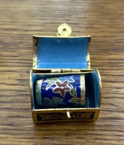 Vintage Cloisonne Emaille Mini Miniatur Schatztruhe Box mit Fingerhut innen - Bild 1 von 7
