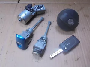 PEUGEOT 207 2008 BARRIL ENCENDIDO/PUERTA Y TAPAS COMBUSTIBLE CERRADURAS CON 1 LLAVE - Imagen 1 de 6