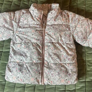 H&M toddler floral puffer jacket-cute winter coat-warm out wear size 12-18 - Picture 1 of 6