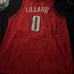 PORTLAND TRAIL BLAZERS DAMIAN LILLARD AUTOGRAPHED RED JERSEY BECKETT - Picture 1 of 7