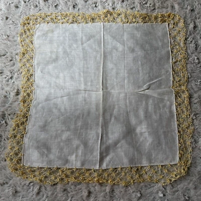 Pañuelo vintage de lino con borde de ganchillo amarillo 12x13" pequeña mancha Foto 1 de 3