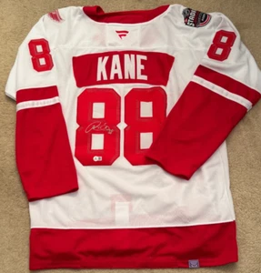MAGLIA PATRICK KANE FIRMATA DETROIT RED WINGS SERIE STADIO XL BECKETT BAS - Foto 1 di 4