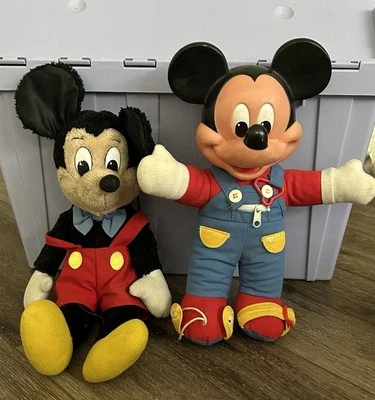 Muñeca Mickey Mouse Mattel Botón Cremallera​ Zapato Corbata y Puré de Manzana Juego De DOS De Colección Foto 1 de 4