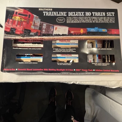 Walthers Trainline Deluxe HO Train Set  – CSX Diesel (Santa Fe Box)  circa 1998 - Image 1 of 4