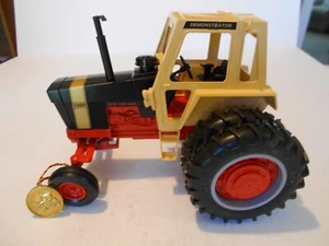 Ertl 1:16 Case Agri King 1170 Golden Demonstrator, 1996 Toy Farmer Show Tractor - Picture 1 of 24