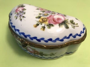ANTIQUE BEAUTIFUL HAND PAINTED FRENCH PORCELAIN TRINKET BOX “SÈVRES” 18th C. - Picture 1 of 12