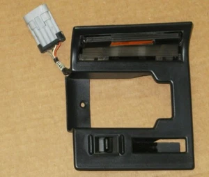94-96 CORVETTE BLACK INTERIOR DOOR HANDLE BEZEL + COURTESY LIGHT RH PASS SIDE - Foto 1 di 2