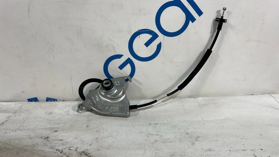 Aston Martin V8 Vantage 2011 Door Lock Cylinder RHS OEM 6G33-F21990-AB - Изображение 1 из 4