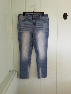 Pantalones de mezclilla para mujer Maurices 🌞025 súper elásticos talla L usados azules tiro bajo Foto 1 de 4