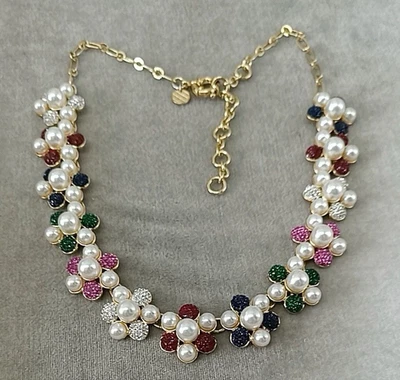 COLLAR DE DECLARACIÓN DE PÉTALOS DE FLORES Y PAVÉ DE CRISTAL DE TALBOTS Foto 1 de 4