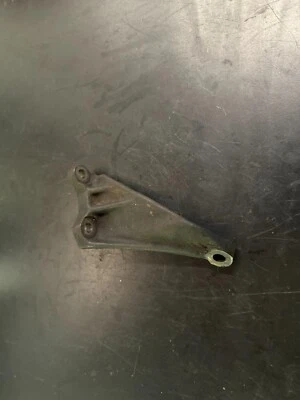 Motor Mount Bracket From 1997 Toyota Camry  2.2 Foto 1 de 4