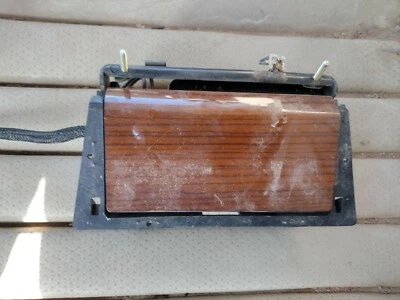 Оригинальная пепельница и ободок 1990 Mercedes-Benz 190e 2.6  - Изображение 1 из 4