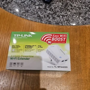 TP-Link TL-WPA4220 300Mbps AV600 WiFi Powerline Range Extender Adapter do gier - Zdjęcie 1 z 1