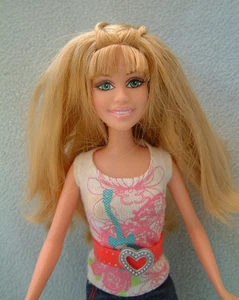 Mattel HANNAH MONTANA Modepuppe - 10" - schöne Haare - Bild 1 von 3
