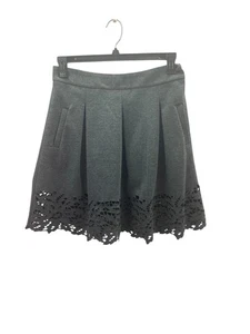 BCBG Maxazria Damen dunkelgrau Jersey Strick Plissee Rock mit Cutwork Saum - Bild 1 von 8