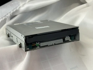 Samsung 3.5 Floppy Drive Model SFD-321B - Picture 1 of 4