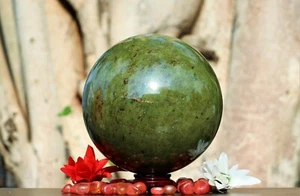Enorme sfera sfera aura potere curativo pietra preziosa cristallo vesuvianite verde 25 cm - Foto 1 di 11