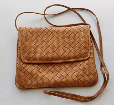 BOTTEGA VENETA WOVEN 棕色 INTRECCIATO 皮革斜挎包钱包 意大利制造 — 第 1/4 张图片