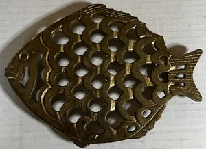 Ottone vintage? Portavaso pesce portavaso decorazione cucina VG Inc. 7 1/2" X 5 1/2" - Foto 1 di 3