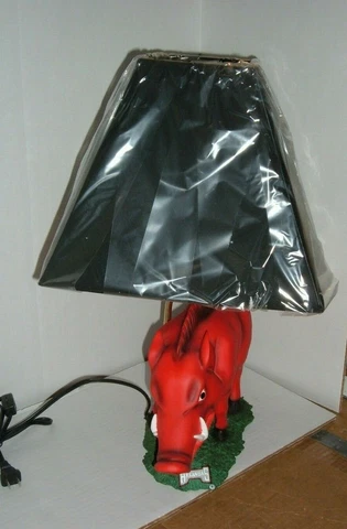 UNIVERSITY OF ARKANSAS RAZORBACK MASCOT RESIN 20" TALL TABLE LAMP NEW  618AR Cover
